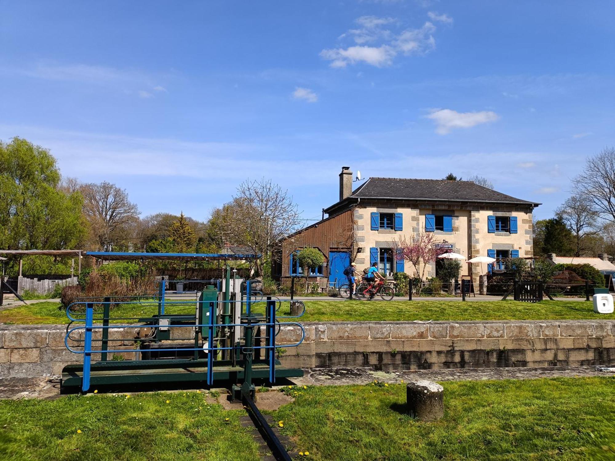 Ille Flottante, Maison Eclusiere Et Hebergements Insolites Sur Le Canal Hede-Bazouges Экстерьер фото