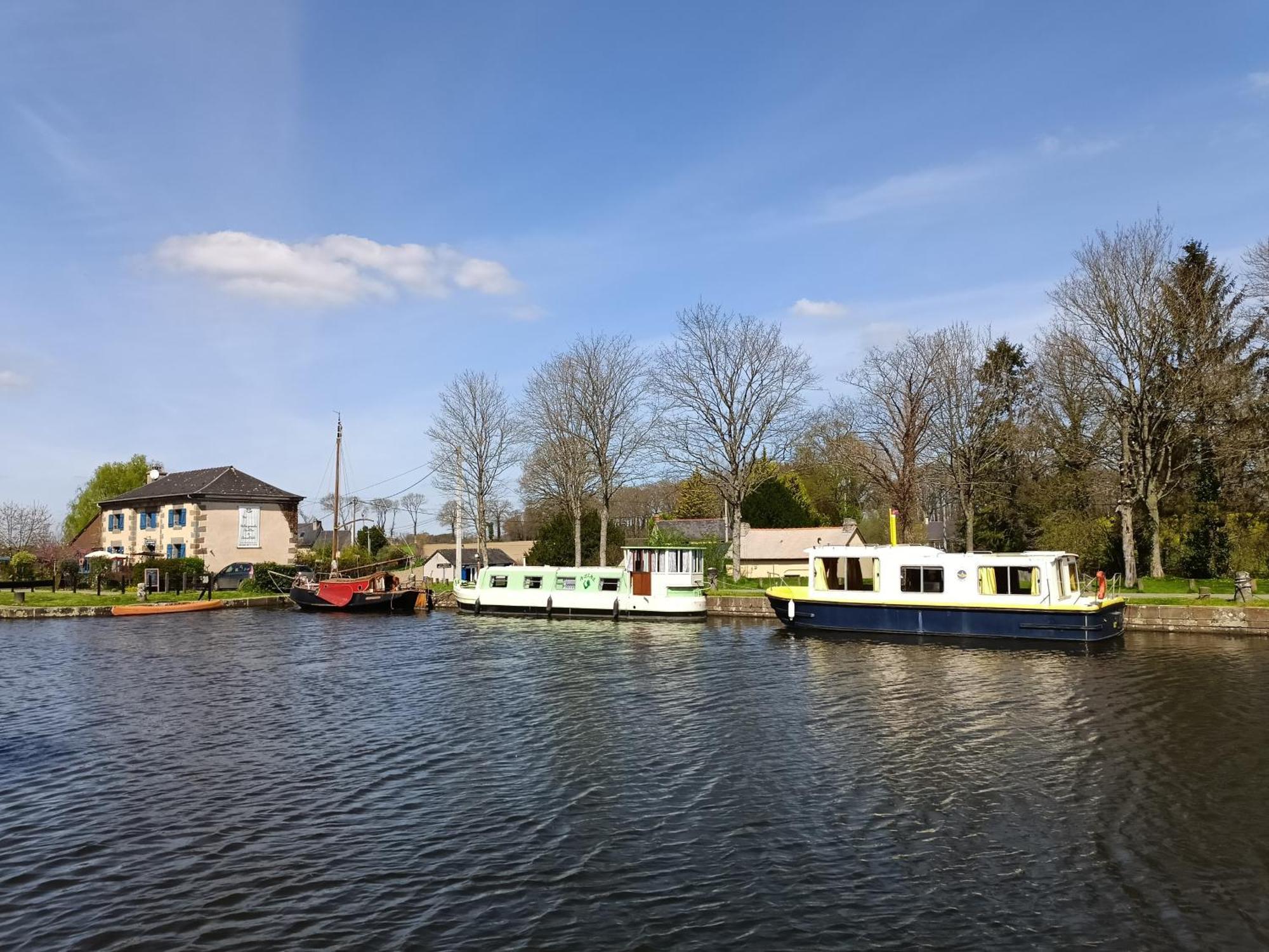 Ille Flottante, Maison Eclusiere Et Hebergements Insolites Sur Le Canal Hede-Bazouges Экстерьер фото
