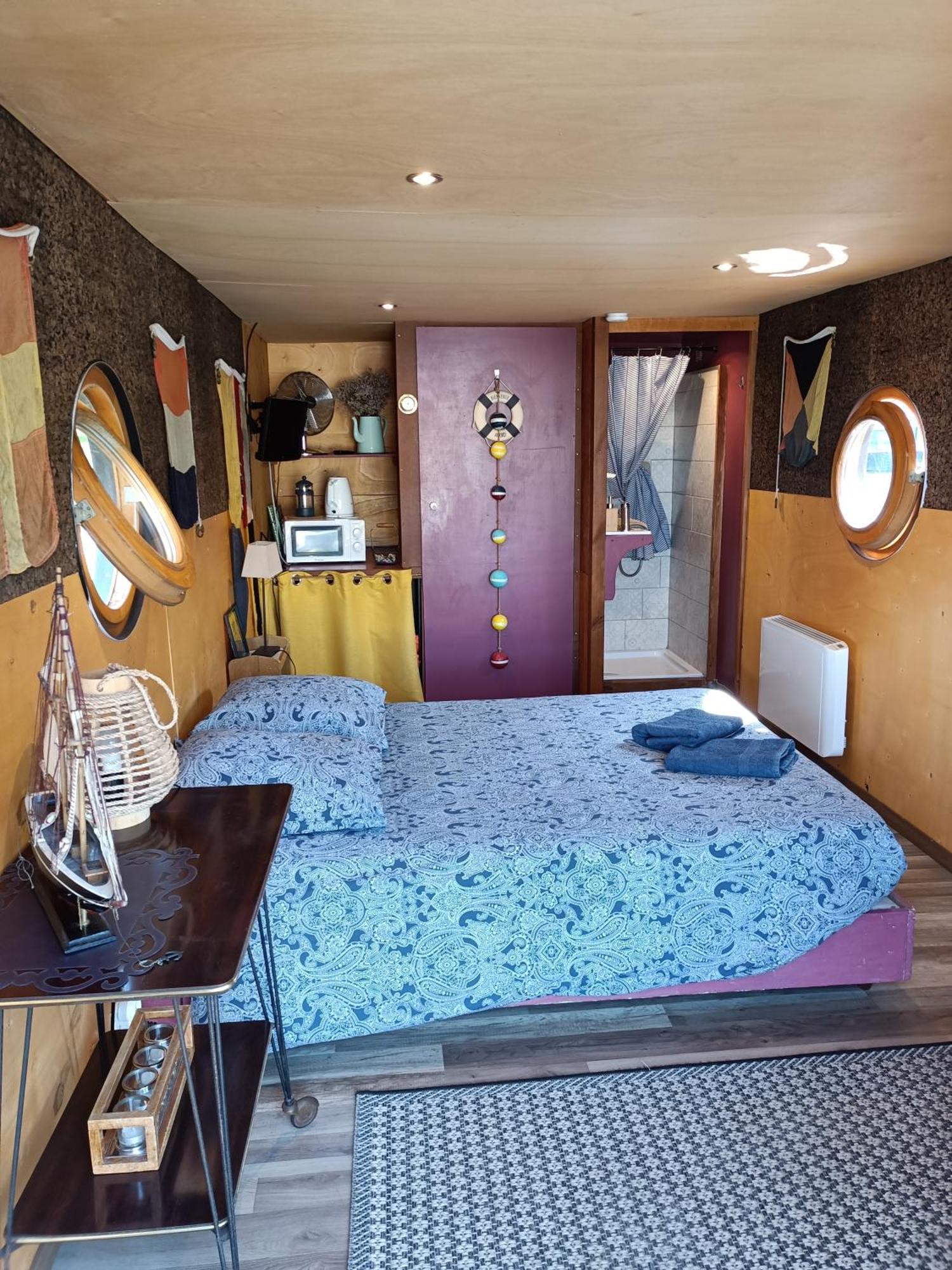Ille Flottante, Maison Eclusiere Et Hebergements Insolites Sur Le Canal Hede-Bazouges Экстерьер фото