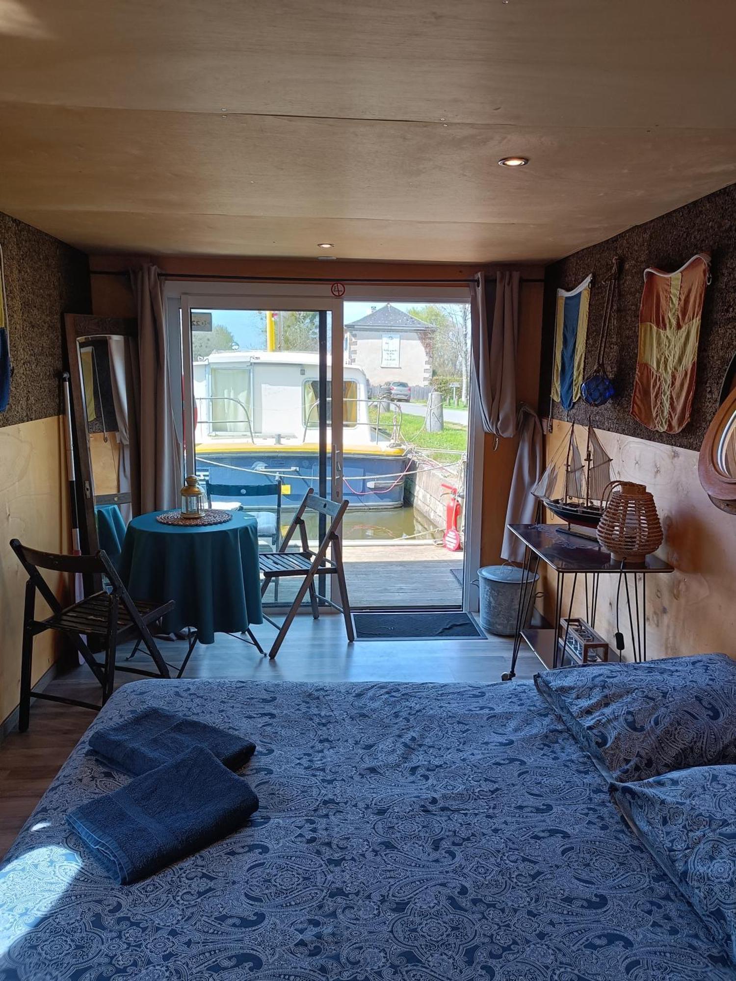 Ille Flottante, Maison Eclusiere Et Hebergements Insolites Sur Le Canal Hede-Bazouges Экстерьер фото